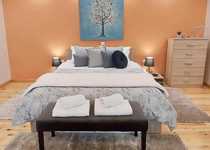 Unique, Stylish Studio Near Beaches